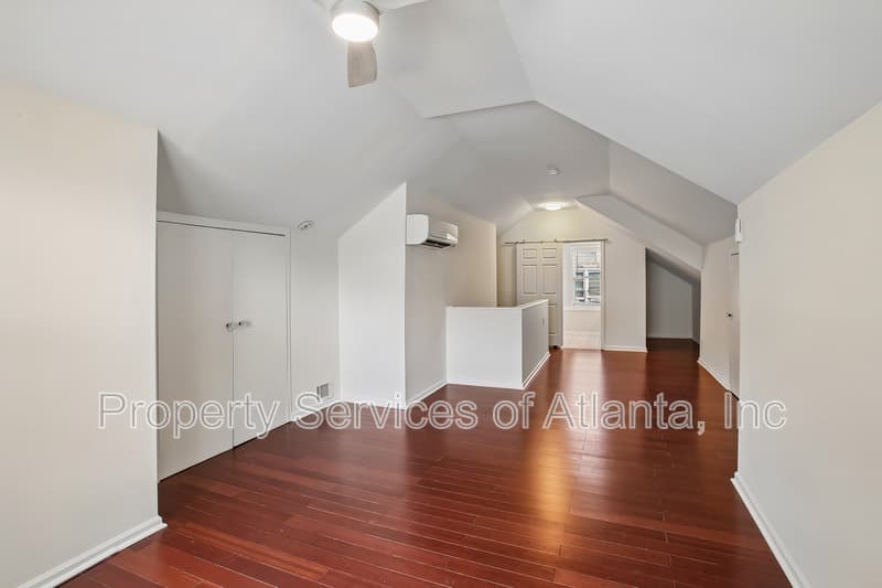 Atlanta House: 1649 Beecher St SW