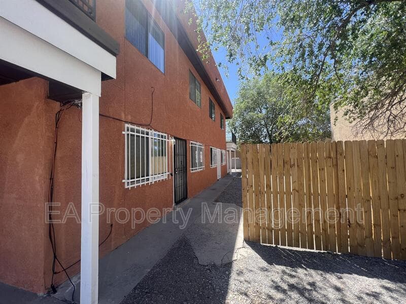 Albuquerque House: 12809 Dorado Dr SE