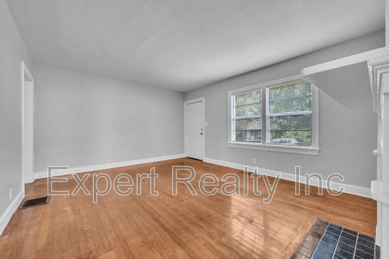 BIRMINGHAM House: 4807 TERRACE M