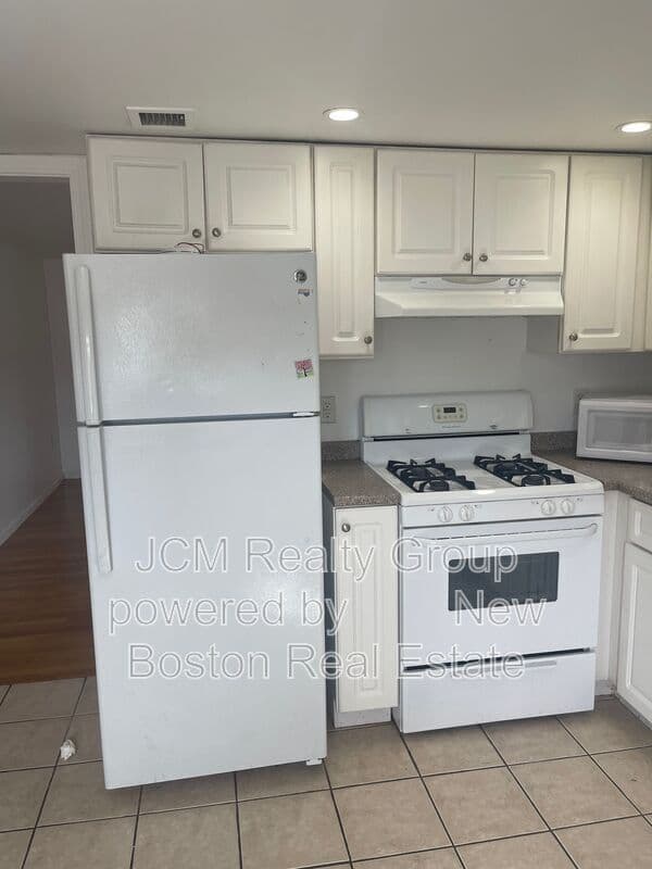 Saugus Condo: 5 Myrtle Street