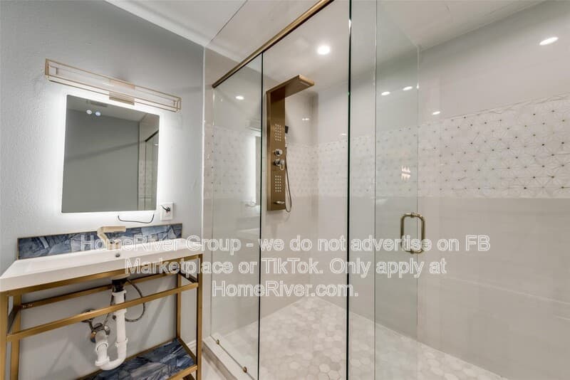 Dallas House: 1124 E 11th St