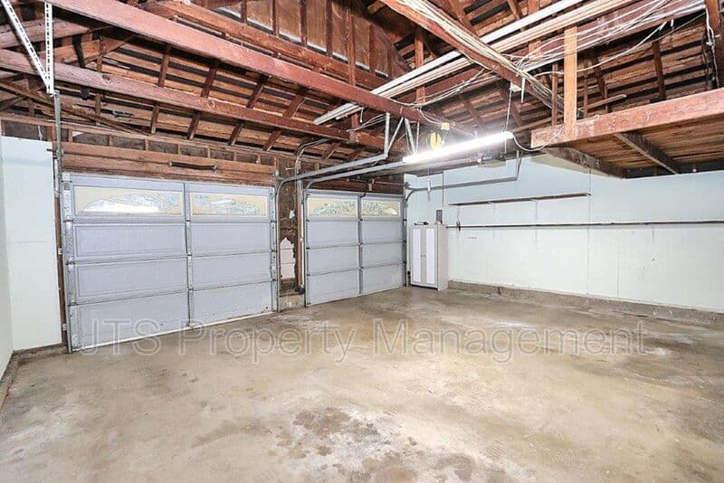 Fair Oaks House: 8520 Emperor Drive