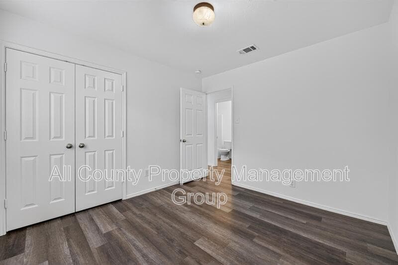 Fort Worth House: 320 Chalkstone Drive
