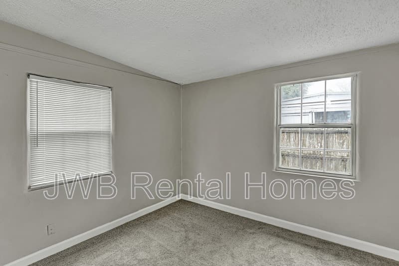 Jacksonville House: 10517 Ashby Rd