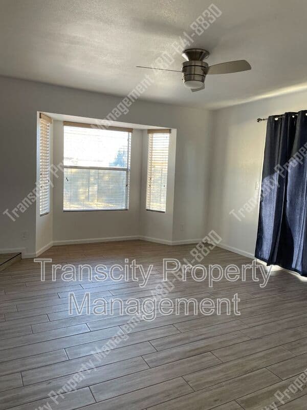 Mesa House: 630 E Jensen St