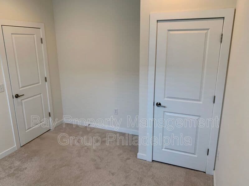 Philadelphia House: 2108 Kensington Walk
