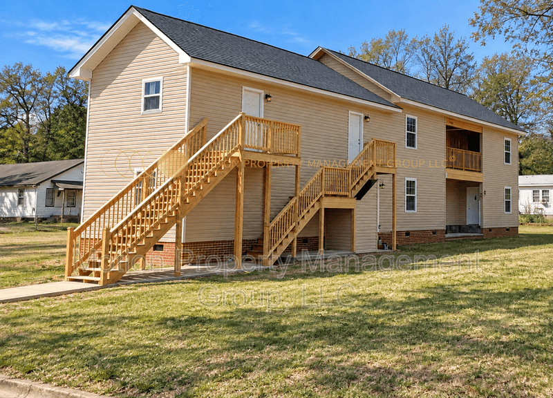 Fort Valley House: 403 Vienna St