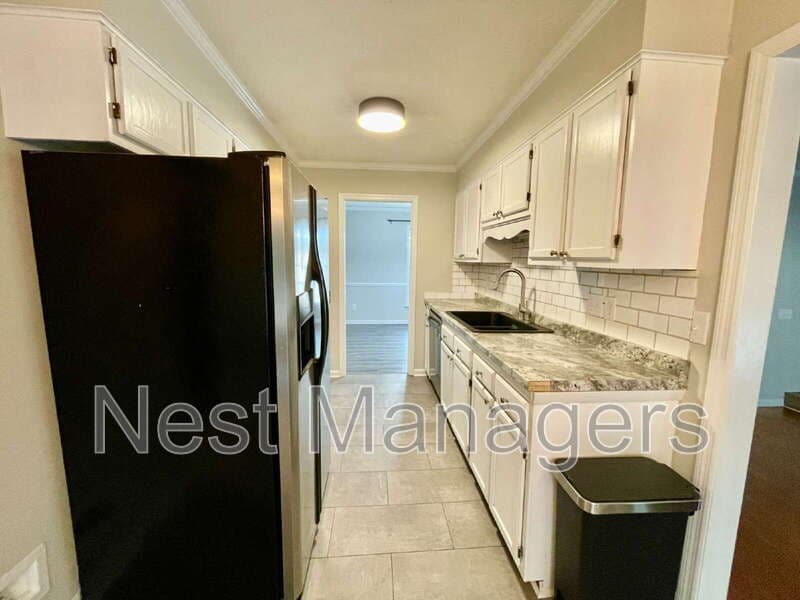 Fayetteville House: 6736 St Julian Way
