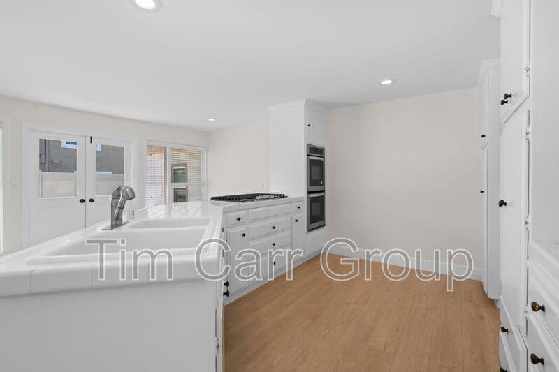 Costa Mesa Condo: 1637 Irvine Ave - H