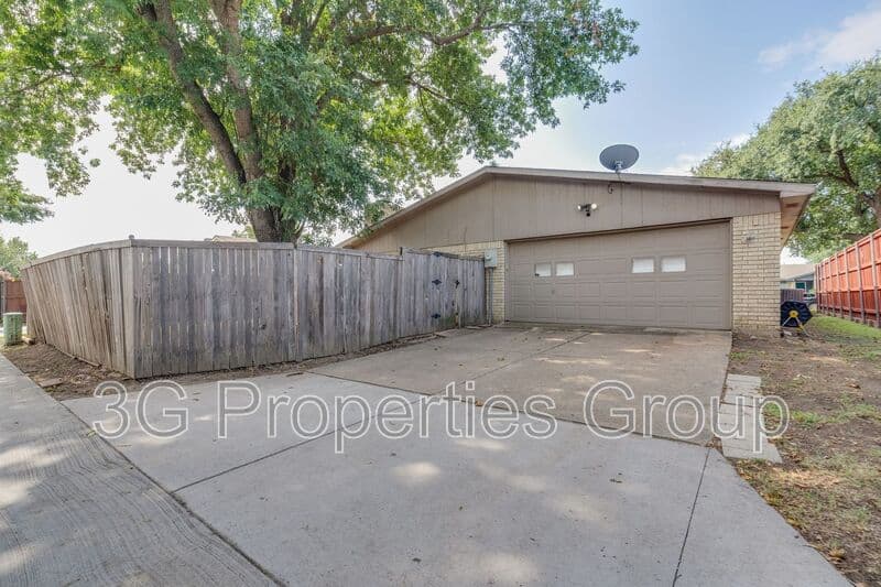 Coppell House: 216 Park Meadow Way