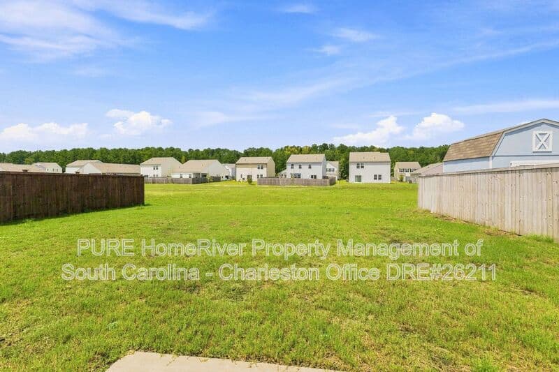 Summerville House: 484 Pender Woods Dr