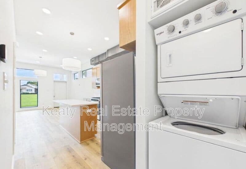 Lafayette House: 1120S Washington Street - Unit 201