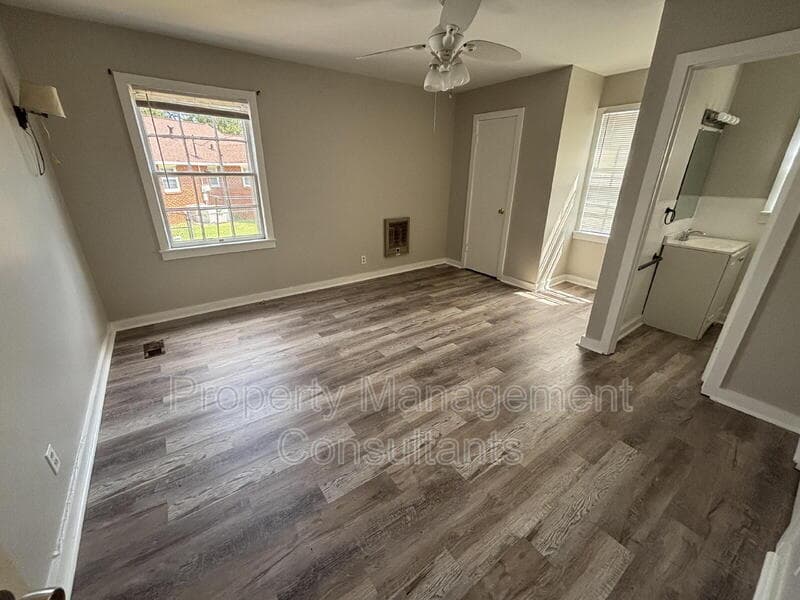 Huntsville House: 2303 Hammonds Avenue Northwest