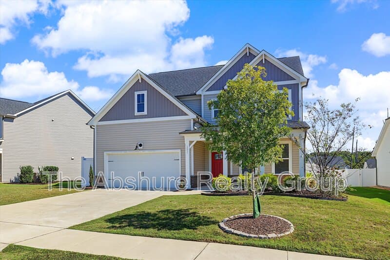 Fuquay-Varina House: 1511 Woodland Knoll Court