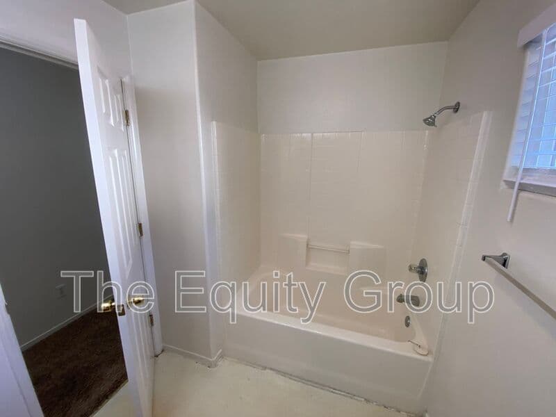 Visalia House: 3848 East Oak Avenue