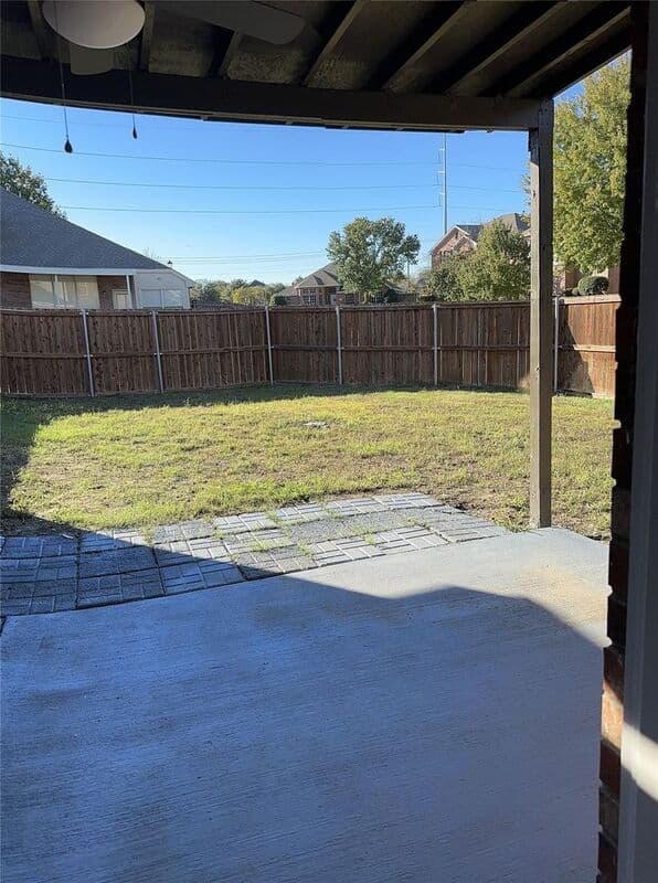 Lewisville House: 800 Pebble Ridge Dr