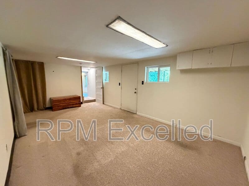 Kent House: 24625 148th Ave SE