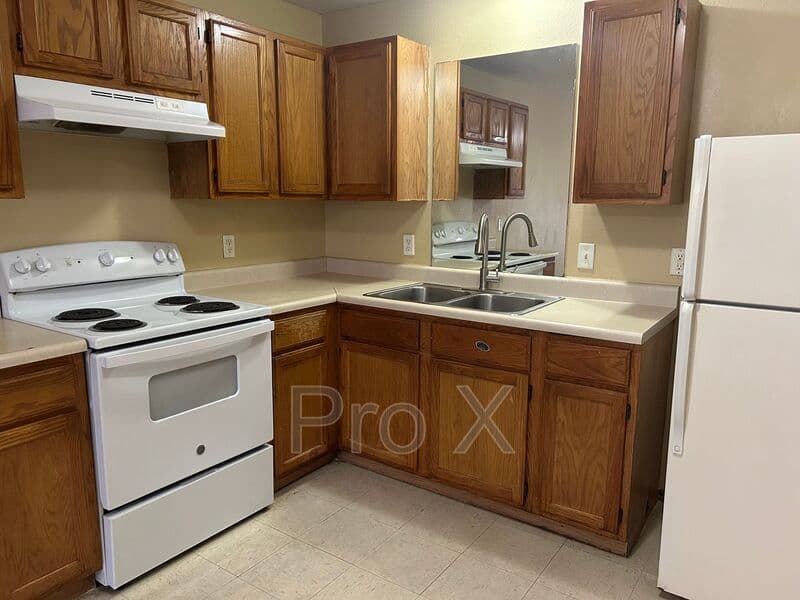 Springdale House: 315 Texas Ln