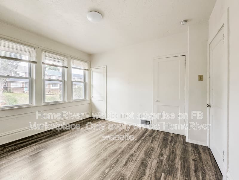 Pittsburgh House: 1517 1/2 Davis Ave