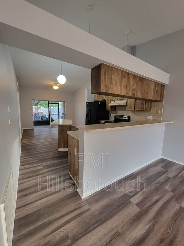 Brandon House: 914 Burlwood Street
