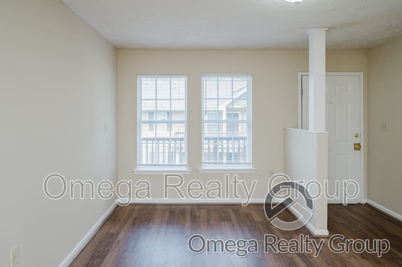 Jemison Condo: 156 Patton St W