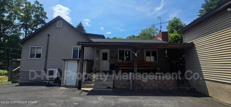 East Stroudsburg House: 135 Little Creek Lane