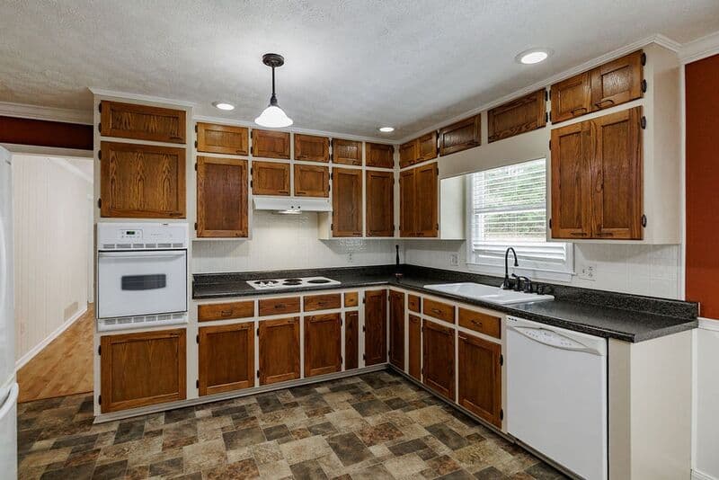 Watkinsville House: 1110 Maple Cir