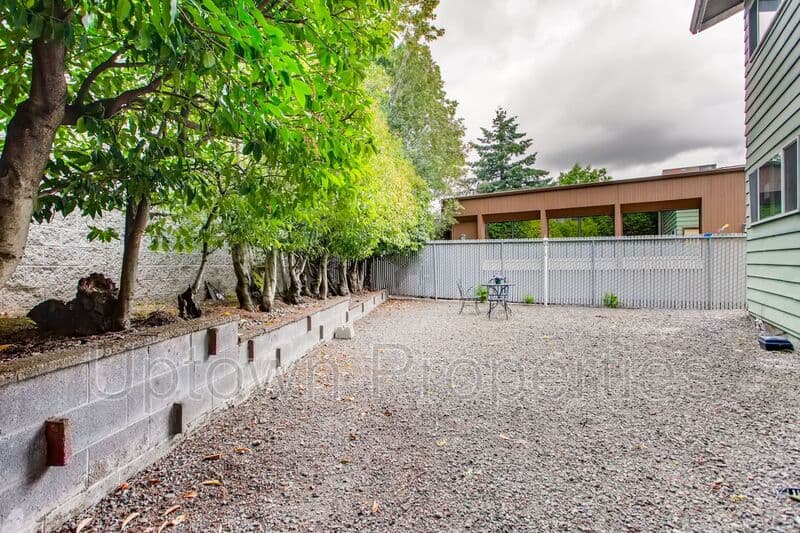 Portland House: 4633 SW Huber St