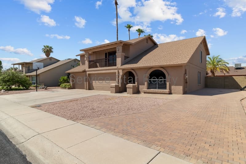 Glendale House: 6142 W Sierra St