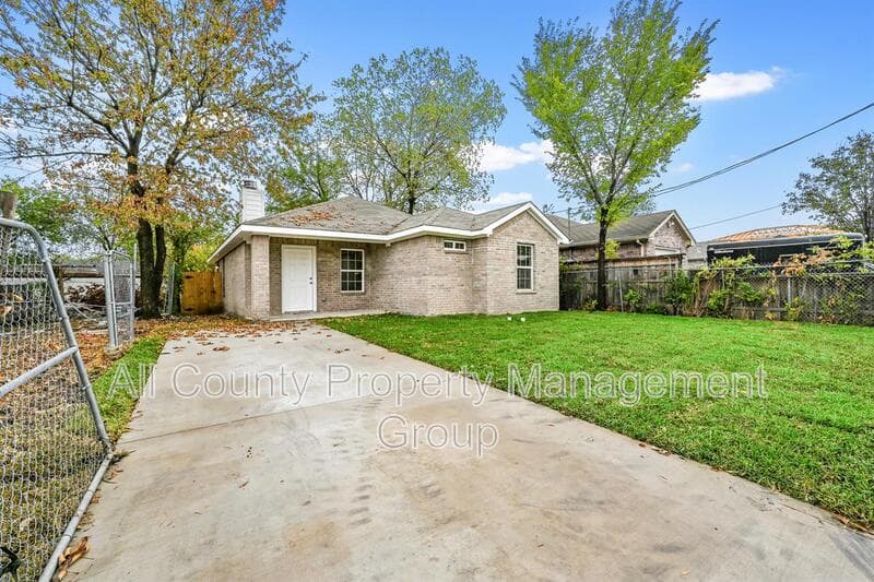 Dallas House: 1810 Life Avenue