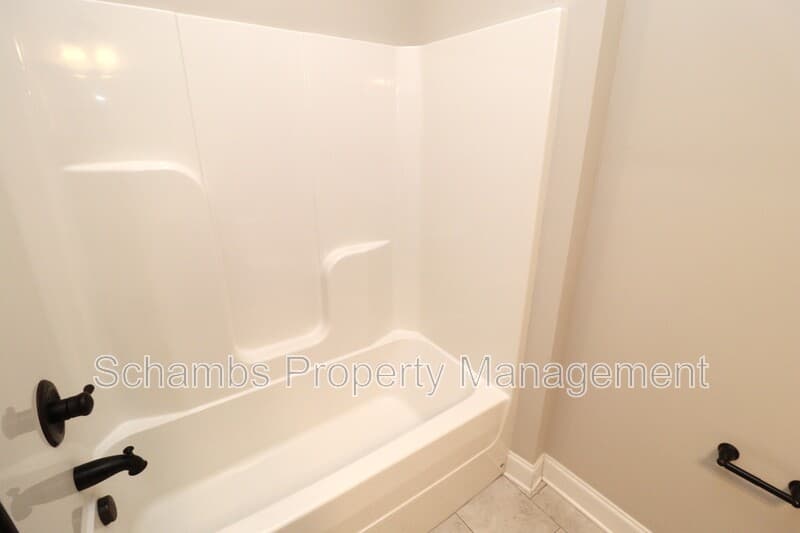 Apex House: 903 Shoofly Path