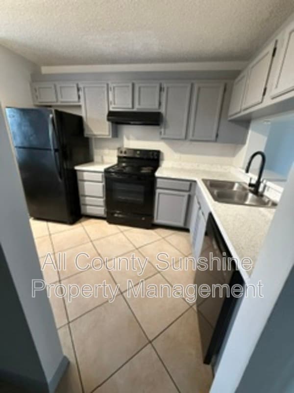 Tampa Condo: 2424 West Tampa Bay Blvd
