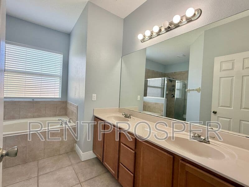 Melbourne House: 4205 Canby Dr