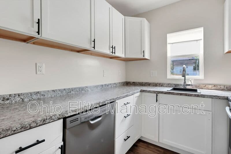 Columbus House: 85 S Wheatland Ave