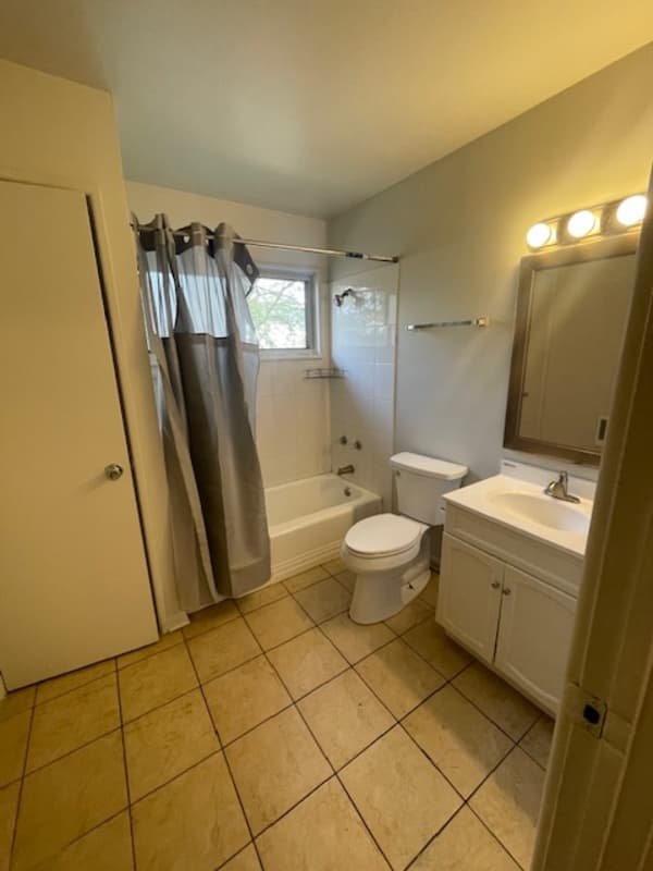 Calumet City Condo: 487 East End Ave