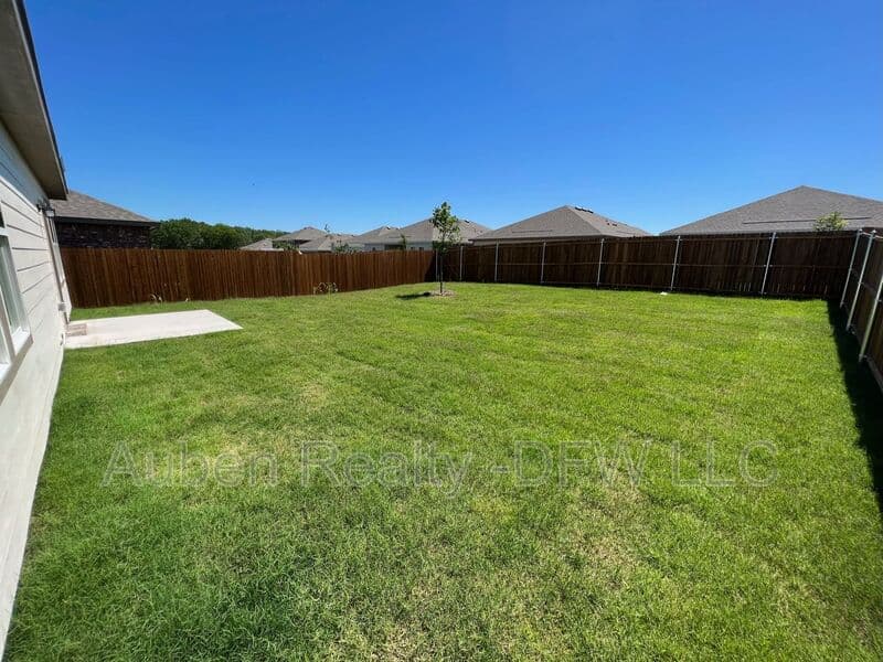 Lavon House: 752 Richmond Drive