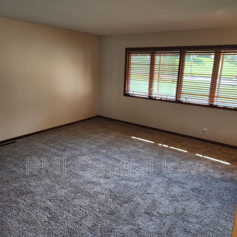 Windsor Heights Condo: 6615 Washington Ave