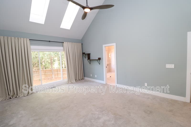 Cary House: 106 Kensbury Cir