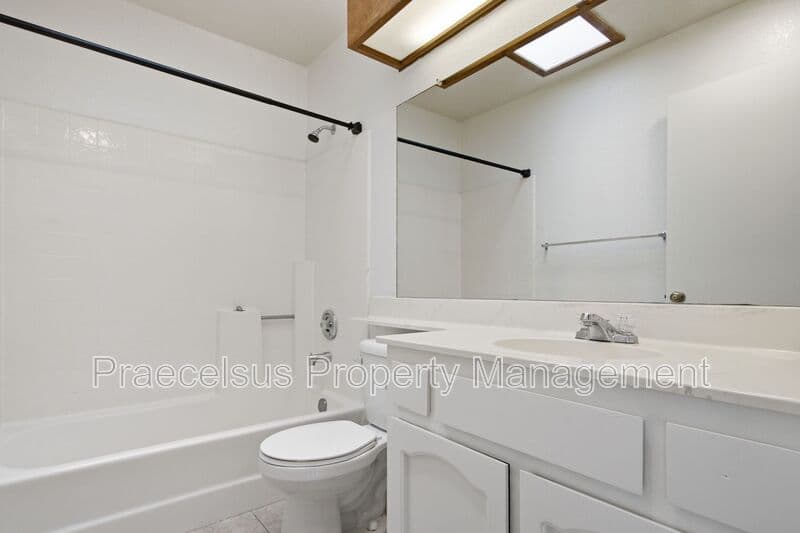 Imperial Beach House: 1292 Holly Ave