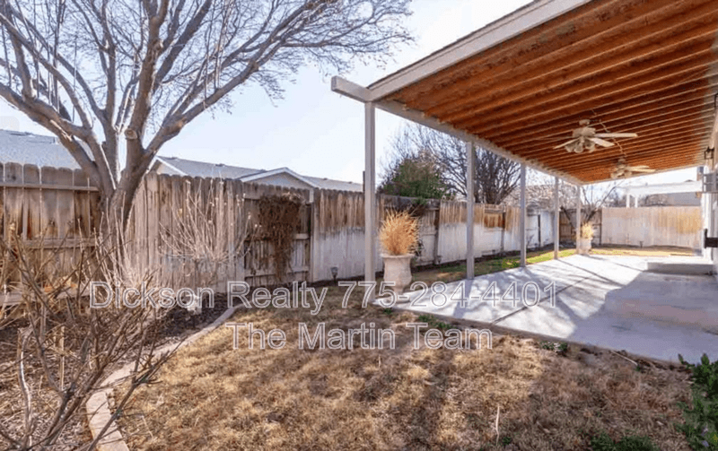 Fernley House: 971 Iris Lane