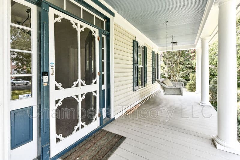Dunn Loring House: 2415 Sandburg St