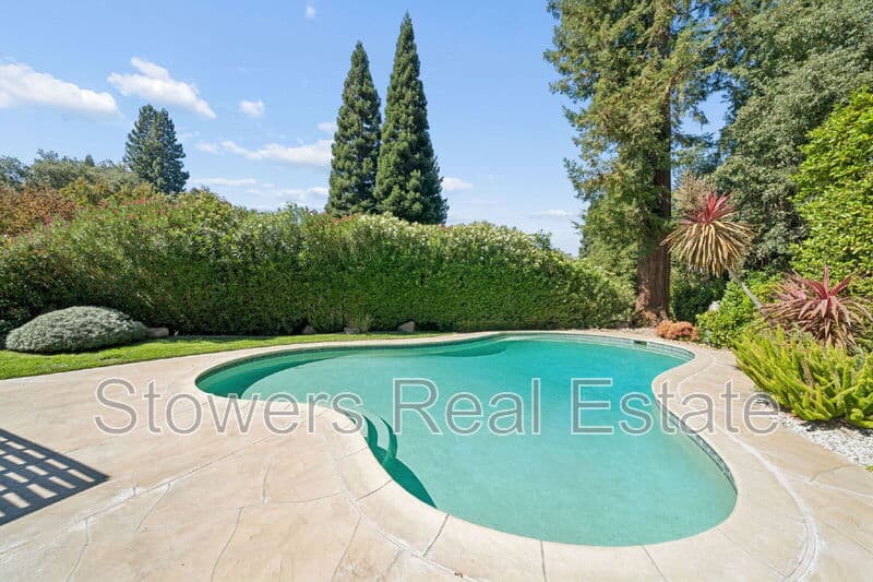 Danville House: 132 Glen Ct