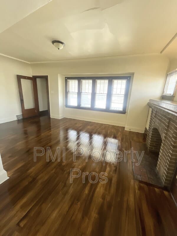 Milwaukee Condo: 3880 N 27th St