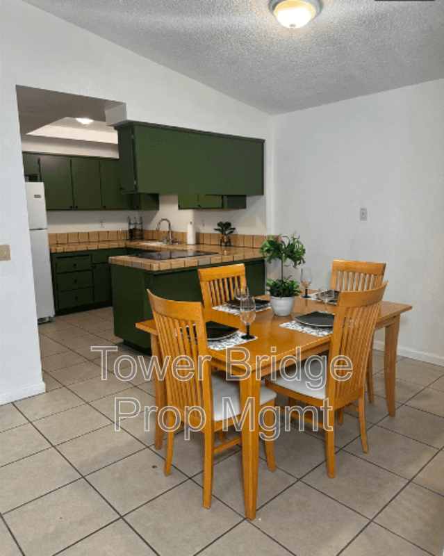 Sacramento House: 7516 Whisperwillow Drive