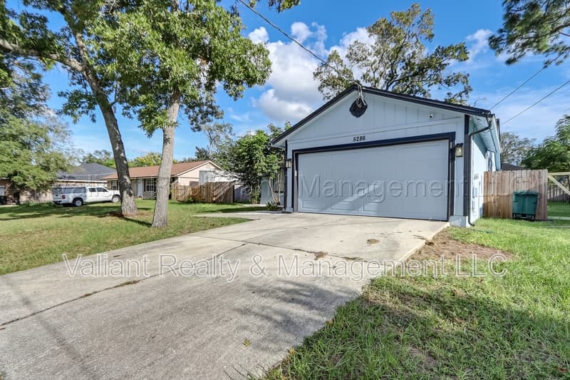 Jacksonville House: 5286 Julington Creek Road