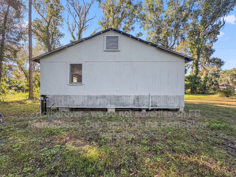 Lake Panasoffkee House: 1710 NW 29th Rd
