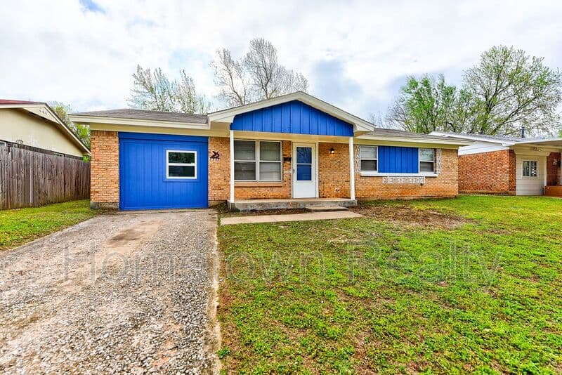 Midwest City House: 1308 McDonald Drive