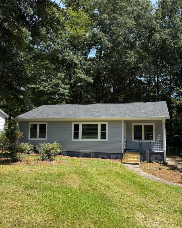 Smyrna House: 2047 Benson Ave SE