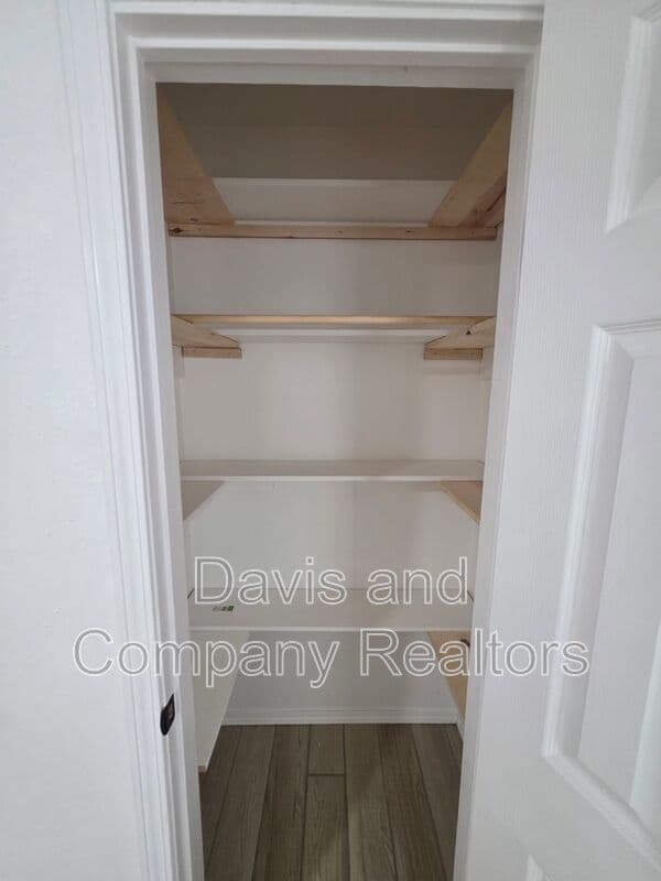 Midland House: 4307 Harvard Ave