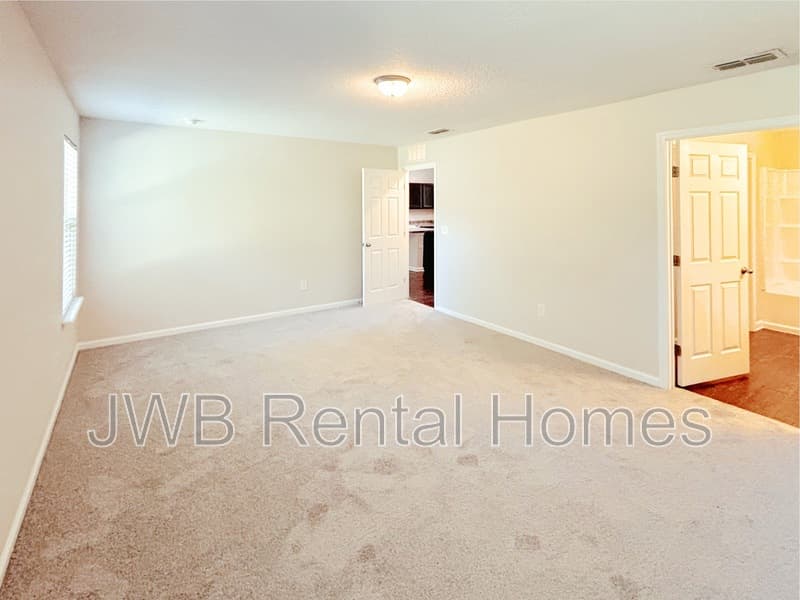 Jacksonville House: 10507 Oak Crest Dr